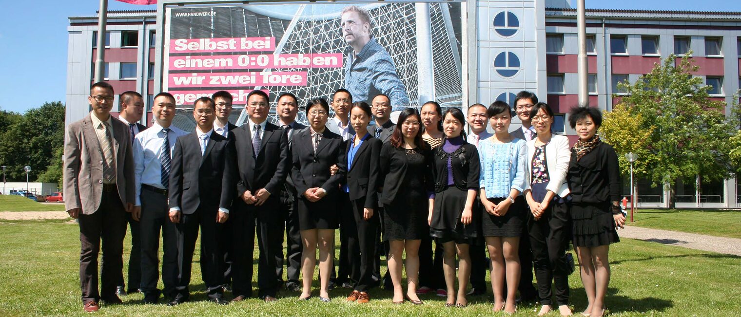 Auftakt: Die Gruppe chinesischer Berufsschullehrer beim Empfang im BBZ Hildesheim-Göttingen