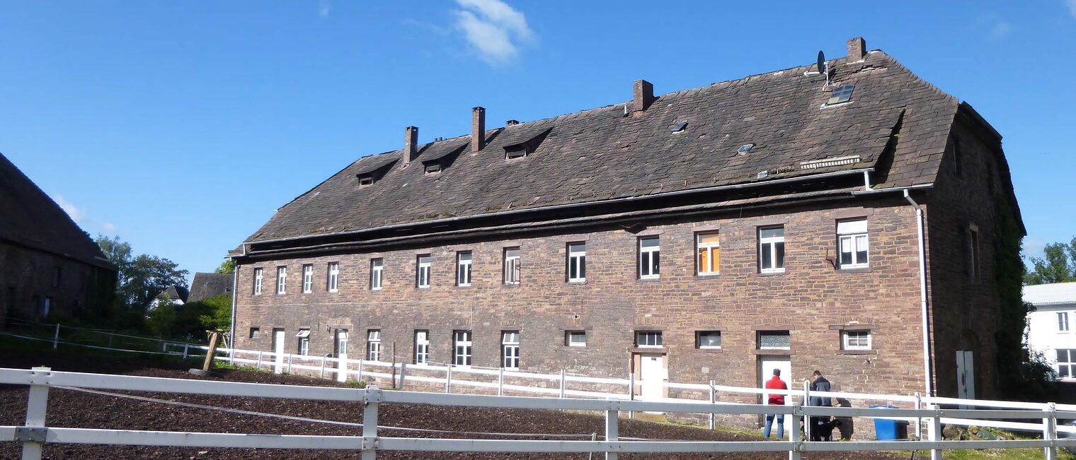 Das ehemalige Arbeiterwohnhaus der Domäne Fürstenberg von 1850 Das ehemalige Arbeiterwohnhaus der Domäne Fürstenberg von 1850