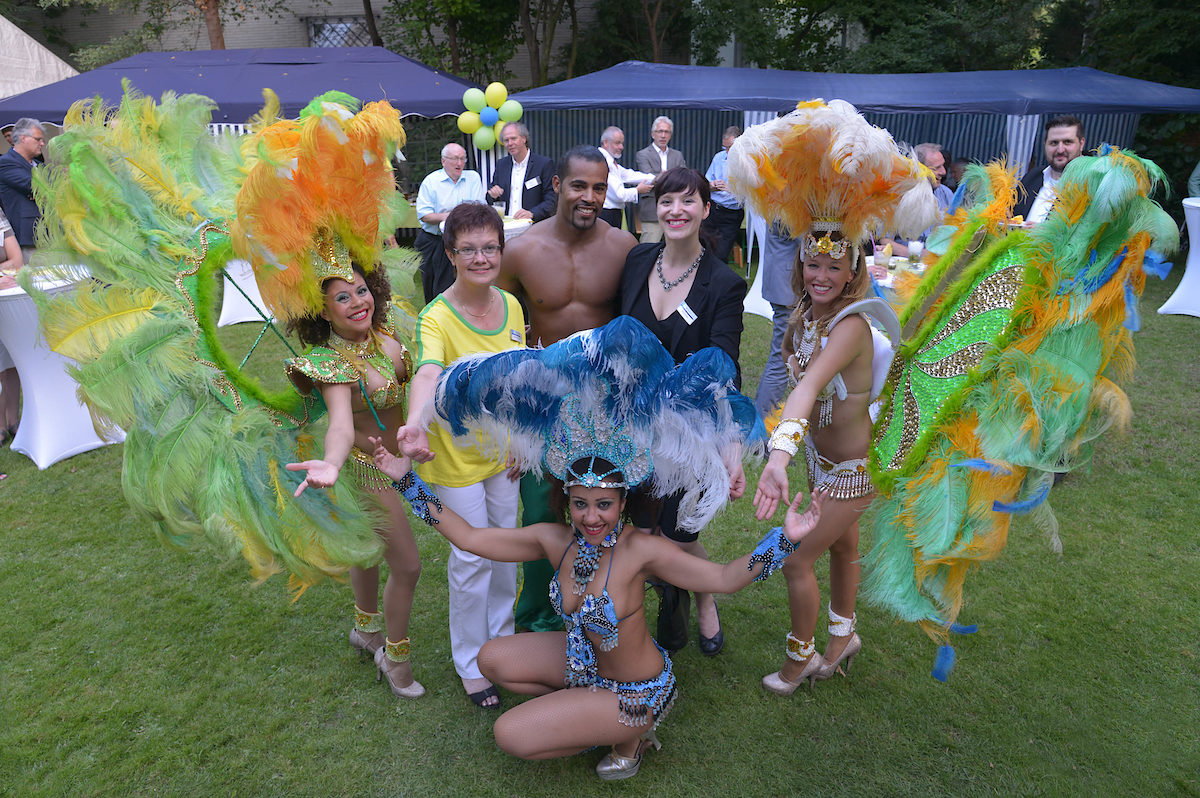 Die brasilianische Tanzgruppe "Samba Cor do Brasil" lieferte die passenden Latino-Rhythmen für das Fest