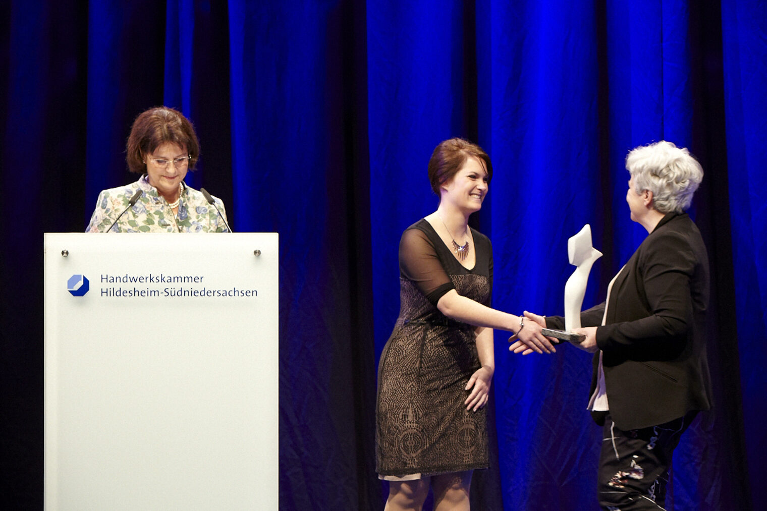 Julika Helmke erhält den Meisterinnen-Preis des Soroptimist International Club Hildesheim