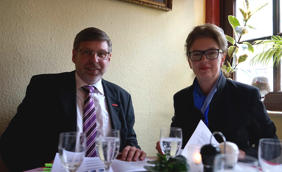 Präsident Roman und Hauptgeschäftsführerin Heidmann schauen auf ein wirtschaftlich gutes Jahr zurück. Trotz anstehender Herausforderungen, sehen beide auch für 2015 einen positiven Trend im Handwerk.