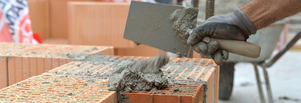 Putzbrunn, DEU, 29.07.2014 Das Berufsbild des Maurers. Putzbrunn, DEU, 29.07.2014, Schlagwort(e): Bau, Construction, Baustelle, Construction Site, Handwerk, Trade, HandwerkMarketing, Lachner, Maurer