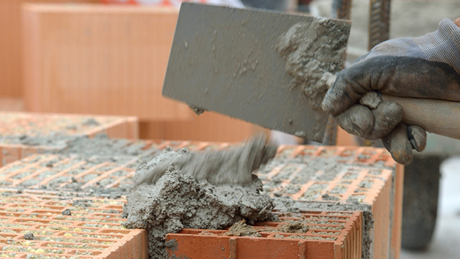 Putzbrunn, DEU, 29.07.2014, Schlagwort(e): Bau, Construction, Baustelle, Construction Site, Handwerk, Trade, HandwerkMarketing, Lachner, Maurer