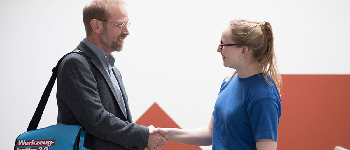 Ausbildungsberatung Ausbildung Ausbildungsberatung Ausbildung Schlagwort(e): Ausbildung, Ausbildungsberatung, Auszublindende, Auszubildender, Konfliktlösung, Konfliktberatung, Beratung, Vorstellungsgespräch, Besprechung, Büro, Besprechungsraum, Checkliste, Vertragsunterzeichnung