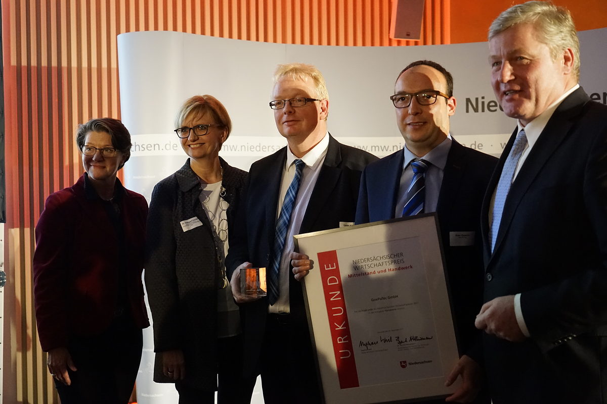 v.l.n.r.: Ute Schwiegershausen (Unternehmerverbände Handwerk Niedersachsen), Dr. Hildegard Sander (Hauptgeschäftsführerin Landesvertretung der Handwerkskammern Niedersachsen), Carsten Kleine und Sven Quentin (Geschäftsführer GoePaTec GmbH), Dr. Bernd Althusmann (Niedersächsischer Minister Wirtschaft, Arbeit, Verkehr und Digitalisierung).