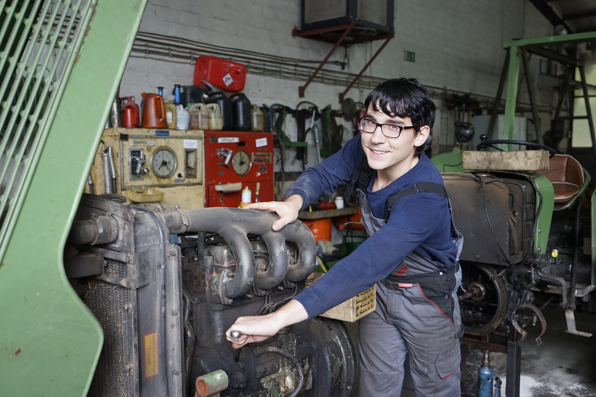 Die Konkurrenz im Kampf um die besten Azubis steigt in den kommenden Jahren weiter an. Der Grund: Die Rückkehr zum Abitur nach 9 statt 8 Jahren. Die Konkurrenz im Kampf um die besten Azubis steigt in den kommenden Jahren weiter an. Der Grund: Die Rückkehr zum Abitur nach 9 statt 8 Jahren.