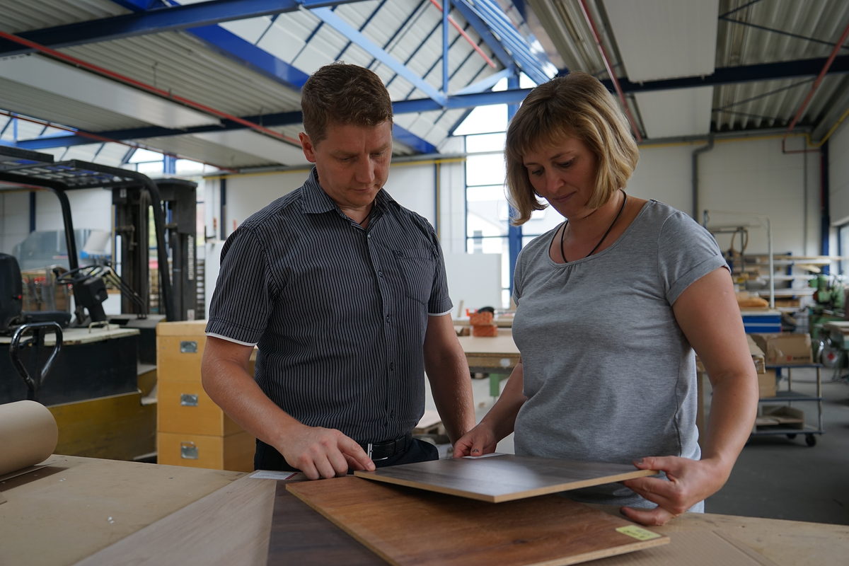 Analoges Handwerk bei digitaler Organisation: Familie Mill möchte mit dem Online-Netzwerk die Suche nach Aufträgen und Fachkräften erleichtern. Analoges Handwerk bei digitaler Organisation: Familie Mill möchte mit dem Online-Netzwerk die Suche nach Aufträgen und Fachkräften erleichtern.