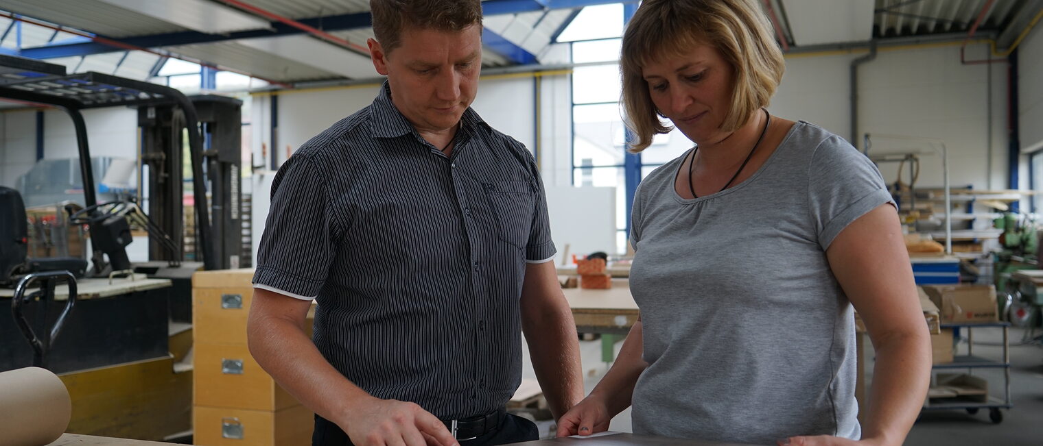 Analoges Handwerk bei digitaler Organisation: Familie Mill möchte mit dem Online-Netzwerk die Suche nach Aufträgen und Fachkräften erleichtern. Analoges Handwerk bei digitaler Organisation: Familie Mill möchte mit dem Online-Netzwerk die Suche nach Aufträgen und Fachkräften erleichtern.