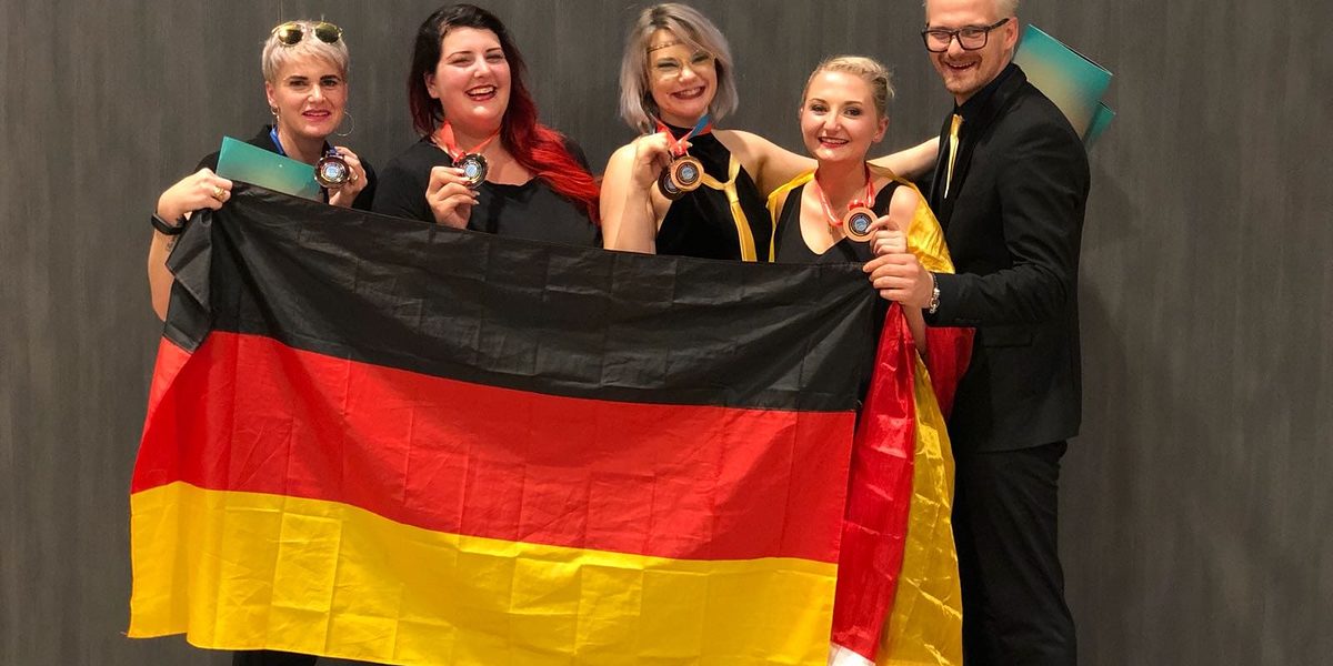 von links nach rechts: Anna-Maria Bannert, Romina Löffler, Jaqueline Engel, Jaqueline Sieger, Ansgar Bannert. von links nach rechts: Anna-Maria Bannert, Romina Löffler, Jaqueline Engel, Jaqueline Sieger, Ansgar Bannert.