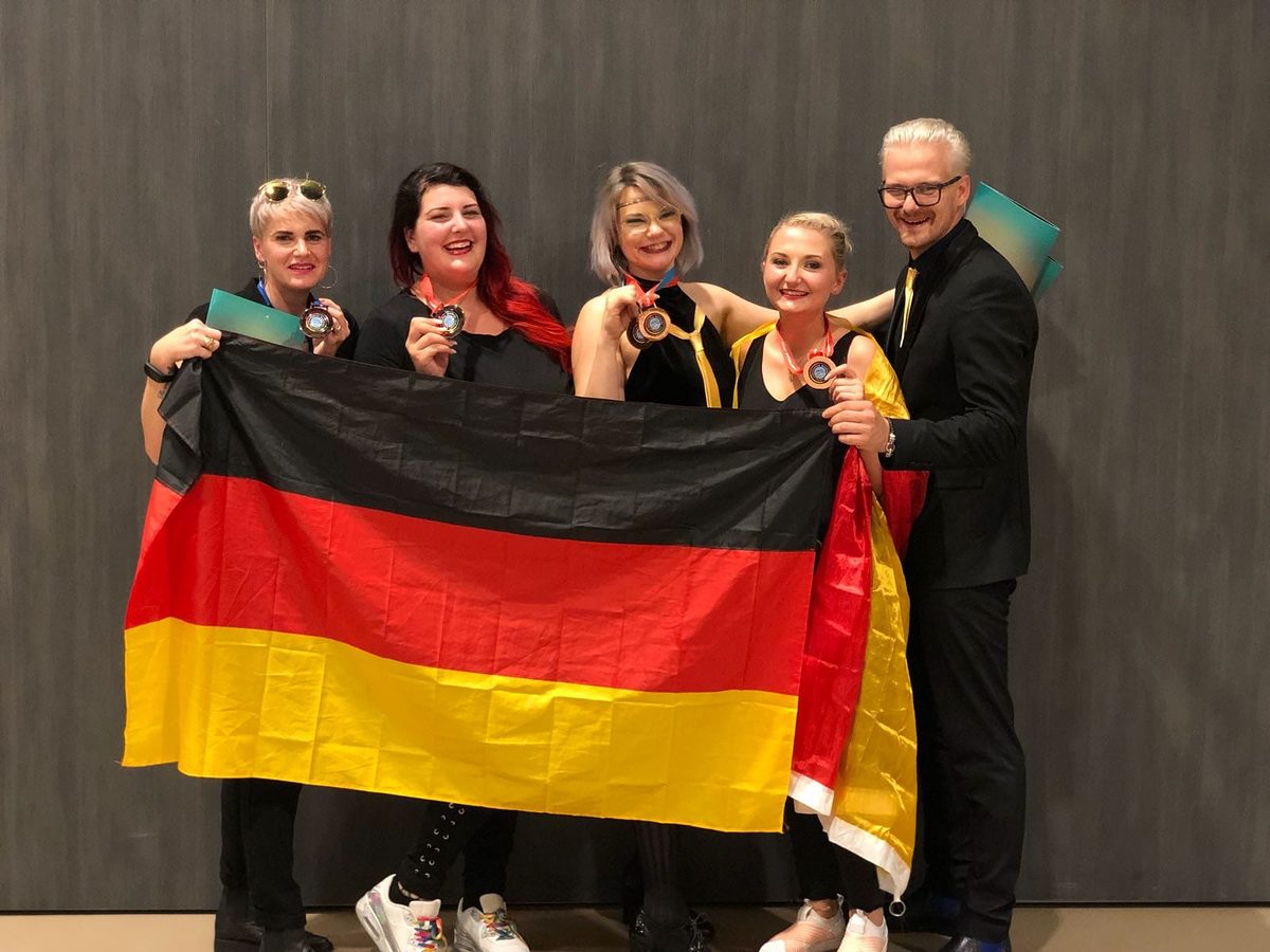 von links nach rechts: Anna-Maria Bannert, Romina Löffler, Jaqueline Engel, Jaqueline Sieger, Ansgar Bannert. von links nach rechts: Anna-Maria Bannert, Romina Löffler, Jaqueline Engel, Jaqueline Sieger, Ansgar Bannert.