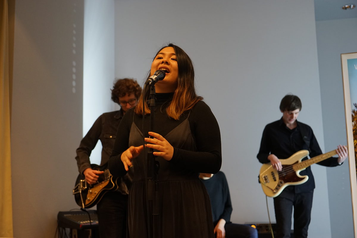 Die Veranstaltung wurde musikalisch von Dazed Intuition begleitet. Die Veranstaltung wurde musikalisch von Dazed Intuition begleitet.