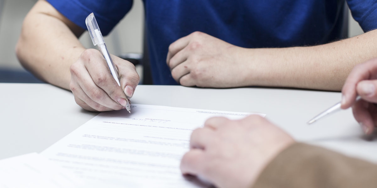 Ausbildungsberatung Ausbildung Ausbildungsberatung Ausbildung Schlagwort(e): Ausbildung, Ausbildungsberatung, Auszublindende, Auszubildender, Konfliktlösung, Konfliktberatung, Beratung, Vorstellungsgespräch, Besprechung, Büro, Besprechungsraum, Checkliste, Vertragsunterzeichnung