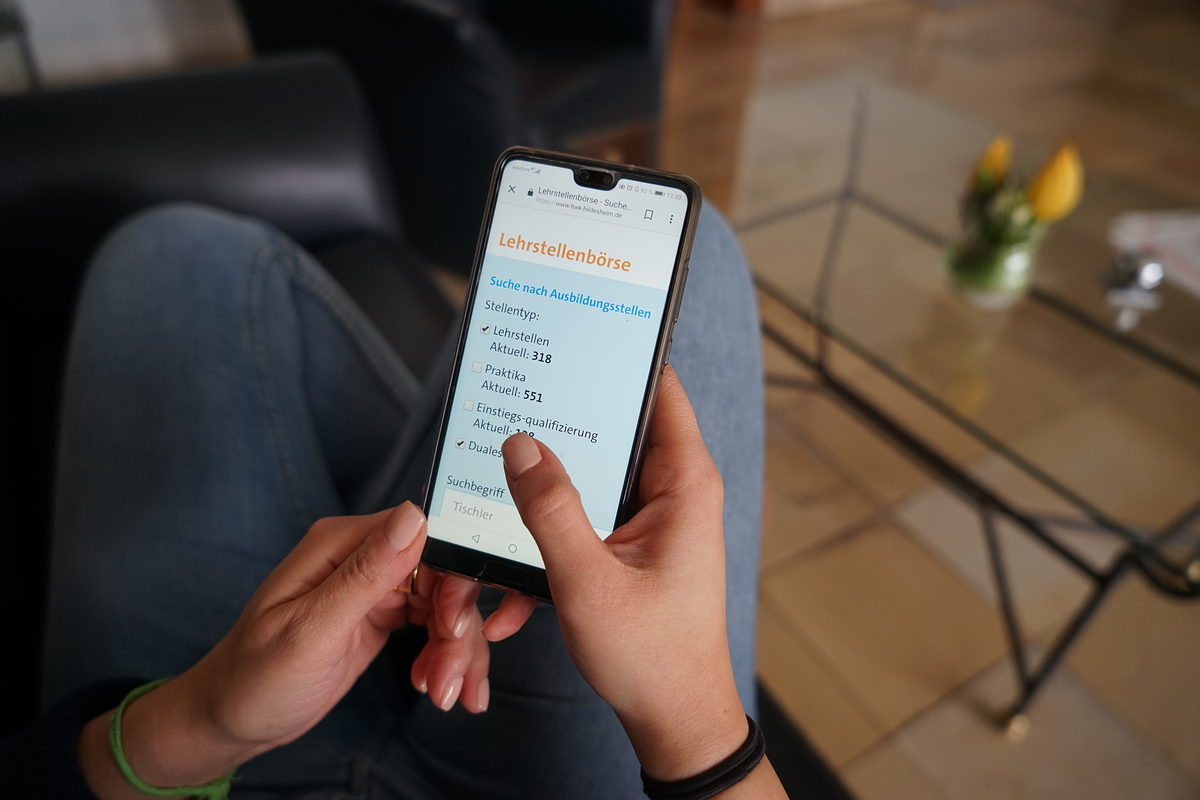 Generation Online: Jugendliche dort abholen, wo sie sich täglich aufhalten. Generation Online: Jugendliche dort abholen, wo sie sich täglich aufhalten.