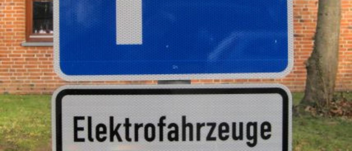 Parkplatz E-Fahrzeuge klein