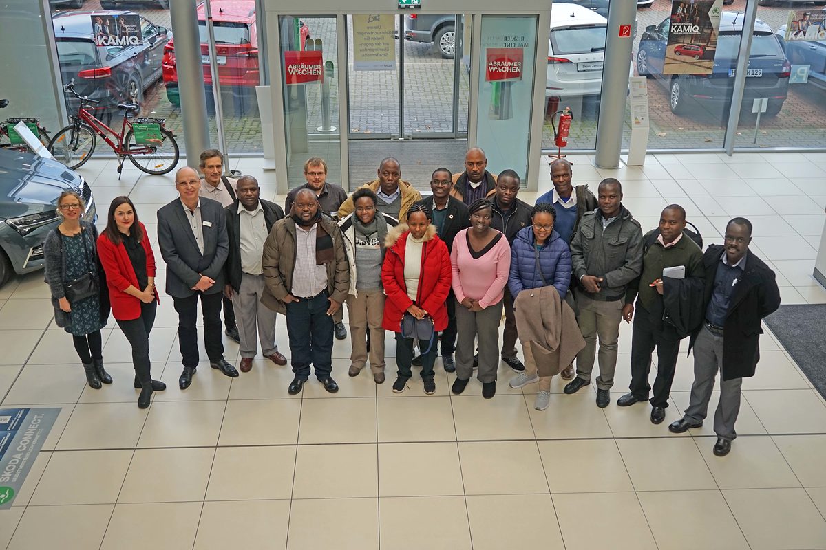 Delegation aus Kenia zu Gast im Autohaus Kühl in Hildesheim Delegation aus Kenia zu Gast im Autohaus Kühl in Hildesheim