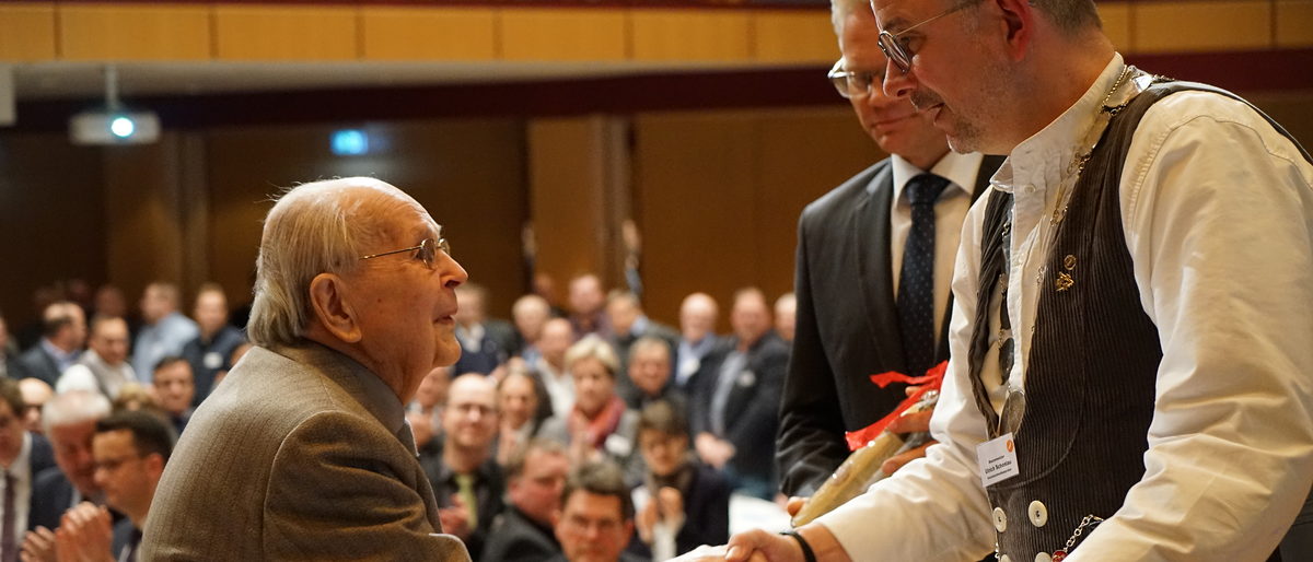 70-jähriges Meisterjubiläum von Tischlermeister Georg-Albert Fischer aus Uslar 70-jähriges Meisterjubiläum von Tischlermeister Georg-Albert Fischer aus Uslar