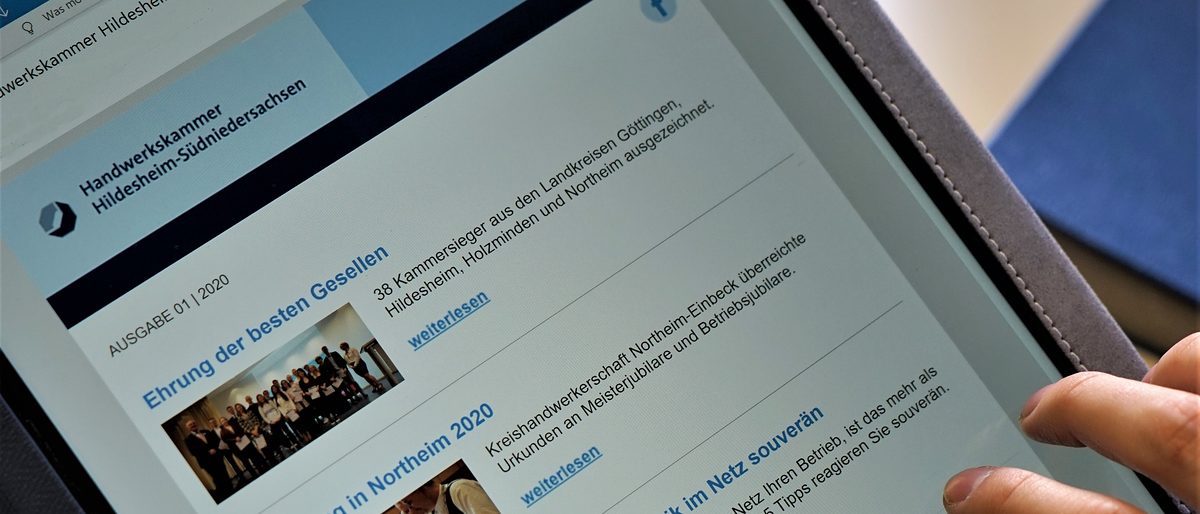 Per Mail immer dabei: Der Newsletter der Handwerkskammer erscheint alle zwei Wochen und versorgt Handwerker mit Infos und Veranstaltungstipps. Per Mail immer dabei: Der Newsletter der Handwerkskammer erscheint alle zwei Wochen und versorgt Handwerker mit Infos und Veranstaltungstipps.