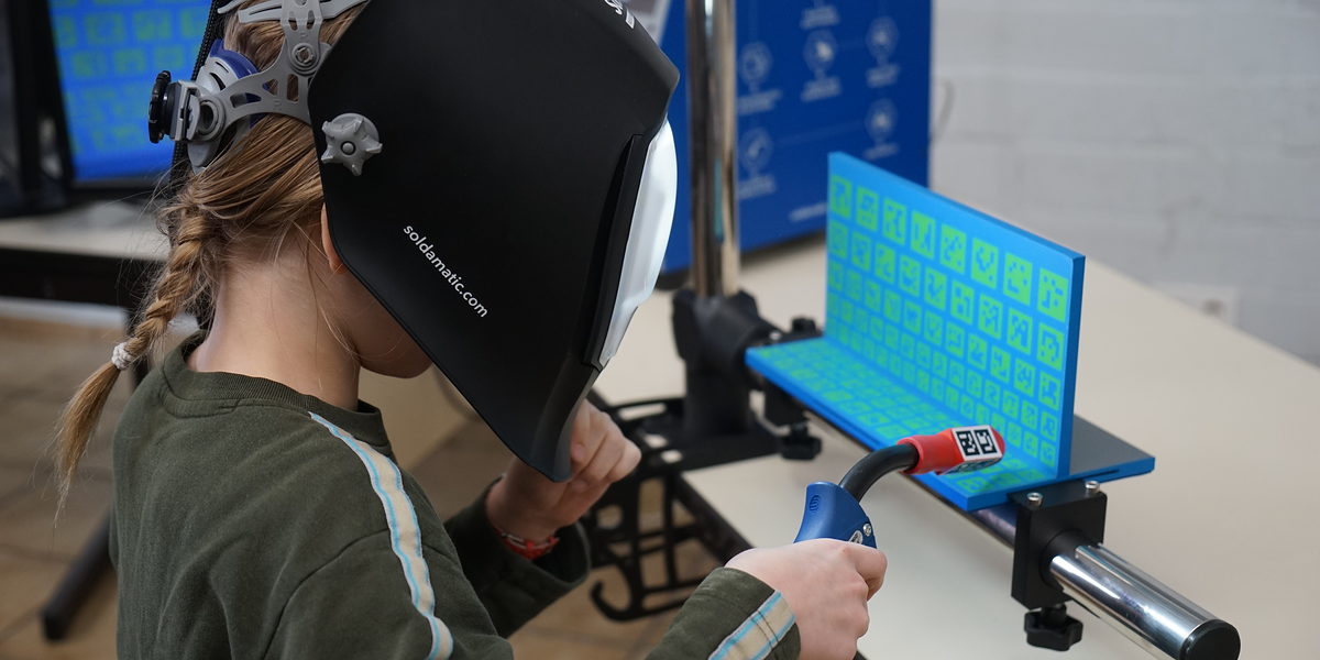 Fast wie bei den Profis: simuliertes Schweißen mit einer VR-Brille. Fast wie bei den Profis: simuliertes Schweißen mit einer VR-Brille.