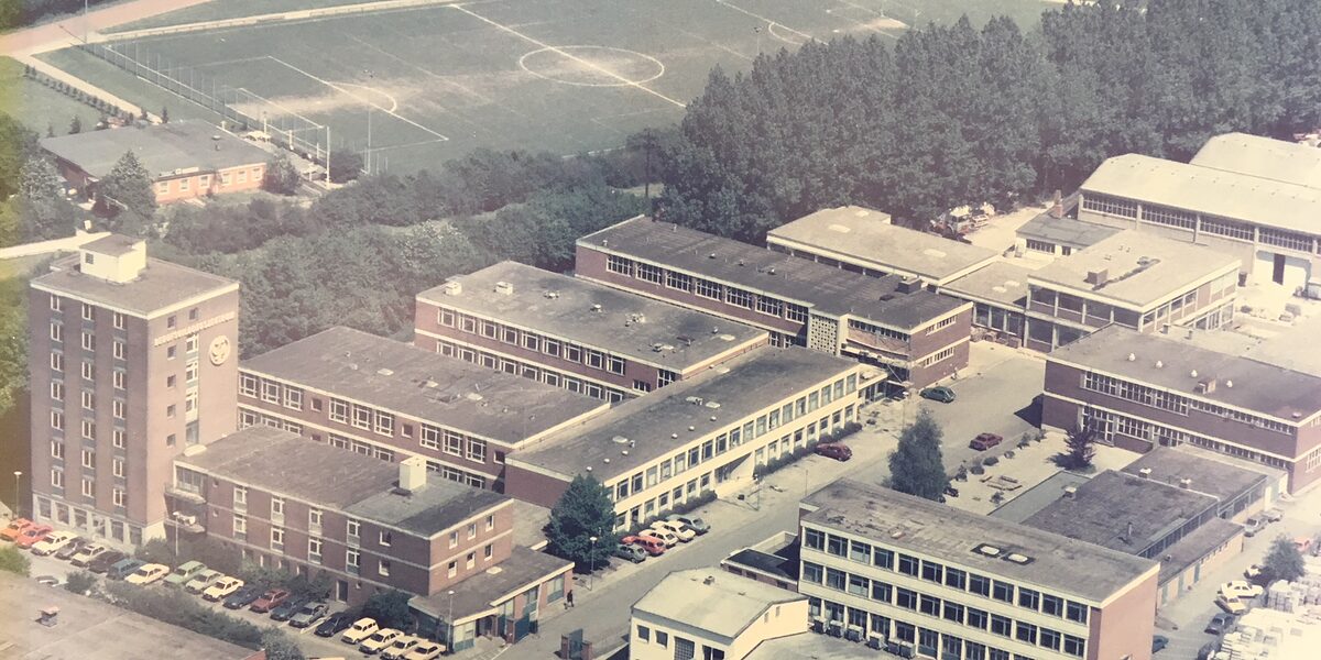 Historisches Foto von Bauteil A, BBZ-Hildesheim: Auf der Seite von Martin Bode Auktionen finden Interessierte 2000 Bilder des BBZ-Inventars, das nun versteigert werden soll. Historisches Foto von Bauteil A, BBZ-Hildesheim: Auf der Seite von Martin Bode Auktionen finden Interessierte 2000 Bilder des BBZ-Inventars, das nun versteigert werden soll.