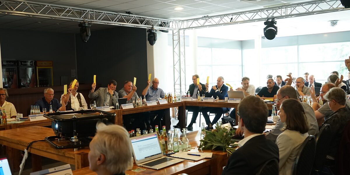 Ehrenamtsträger in Prüfungsausschüssen bekommen ab 2023 eine höhere Aufwandsentschädigung ¿ das hat die Vollversammlung der Handwerkskammer Hildesheim-Südniedersachsen beschlossen. Ehrenamtsträger in Prüfungsausschüssen bekommen ab 2023 eine höhere Aufwandsentschädigung ¿ das hat die Vollversammlung der Handwerkskammer Hildesheim-Südniedersachsen beschlossen.