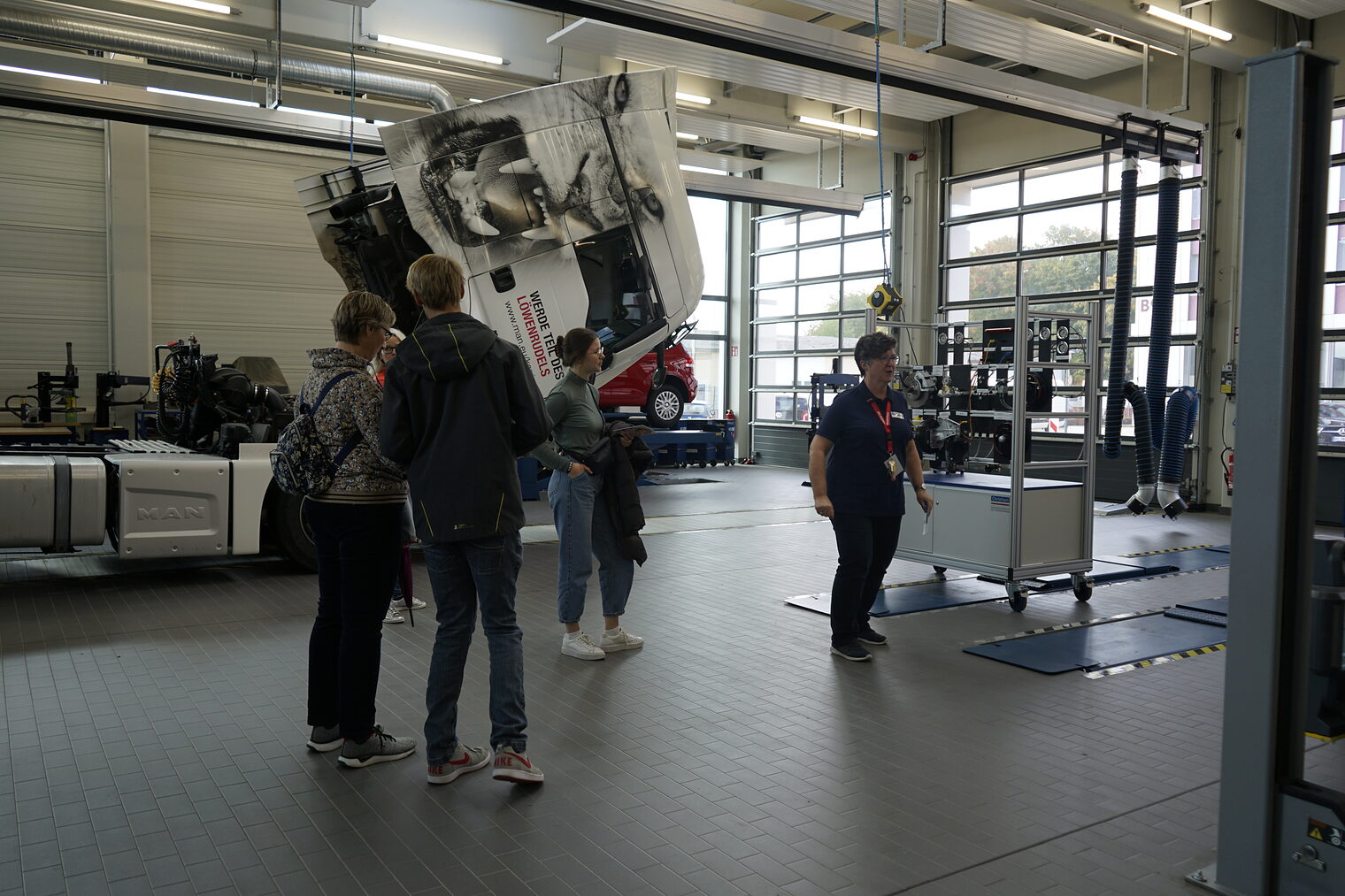 Einblicke in die LKW-Halle