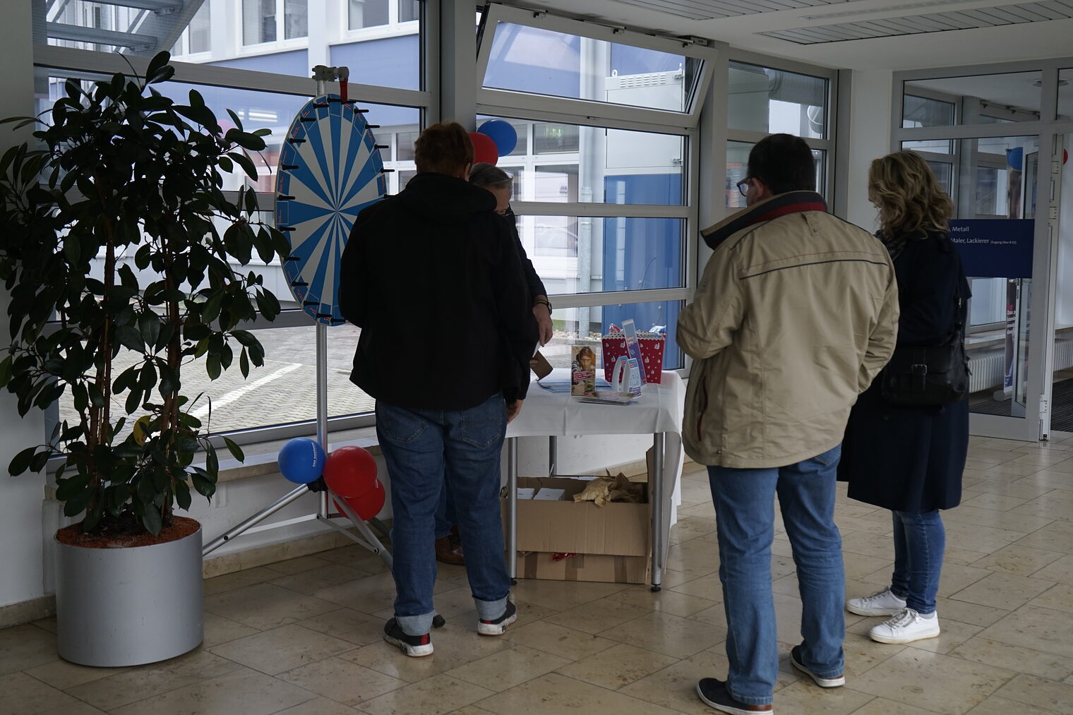 Beim Glücksrad gab es schöne Artikel aus dem Werbemittelshop von "Das Handwerk" zu gewinnen. 