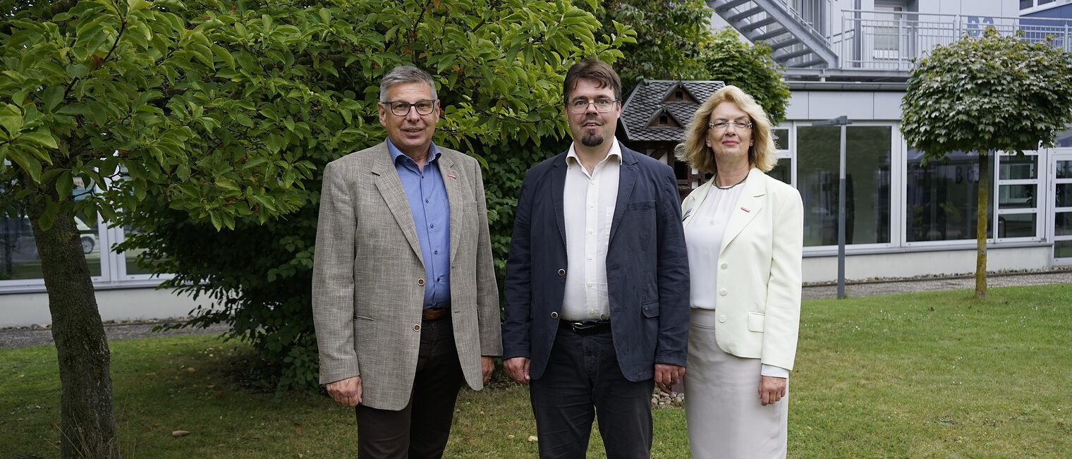 v. l. n. r.: Präsident Delfino Roman, Bundestagsabgeordnete Helge Limburg, Hauptgeschäftsführerin Ina-Maria Heidmann