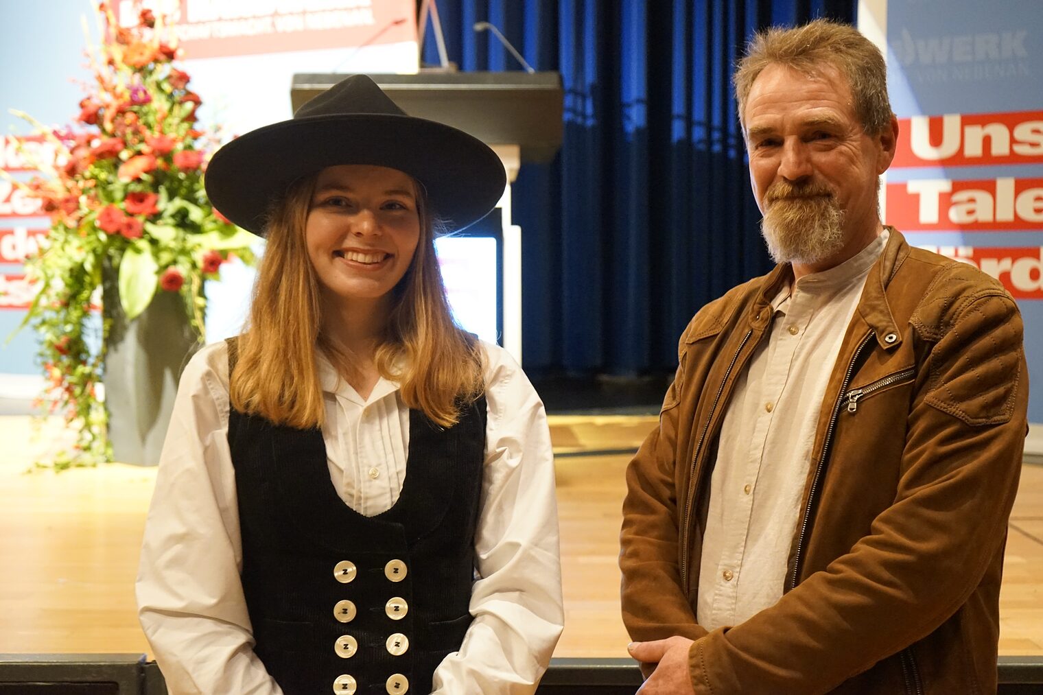 Ina Weduwen (li.) mit Betriebsinhaber Richard Kreth